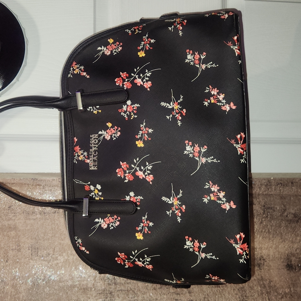 Kenneth Cole, Large Purse